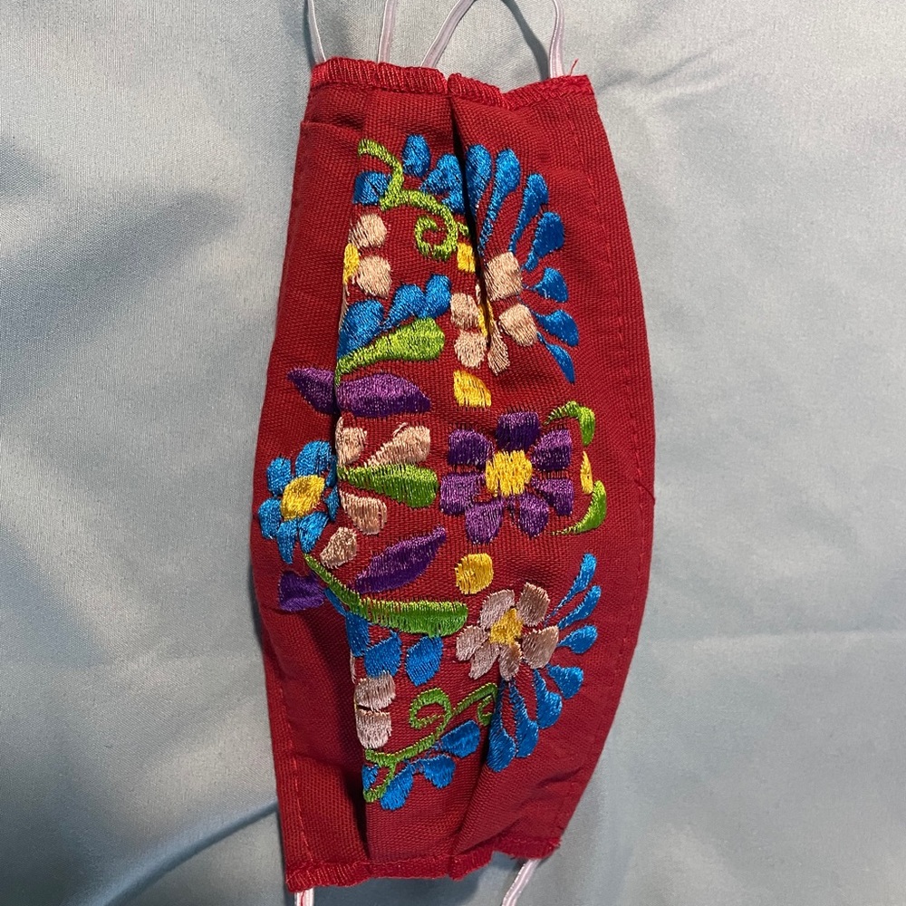 Embroidered face mask - Picture 8 of 12